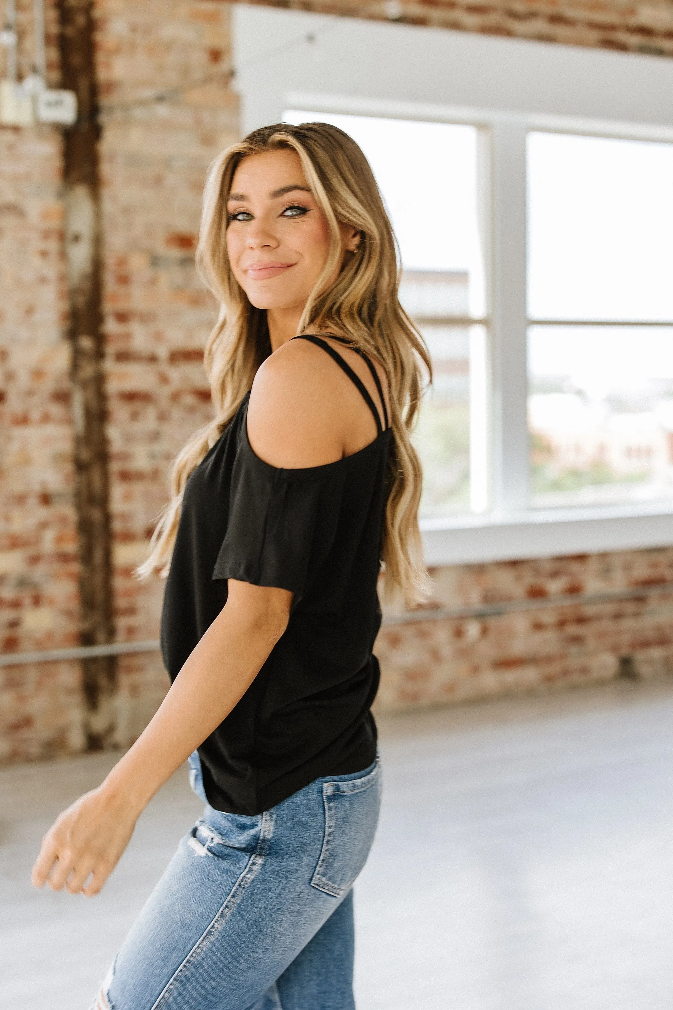 Amara Crisscross Shoulder Tee | DROPSHIP