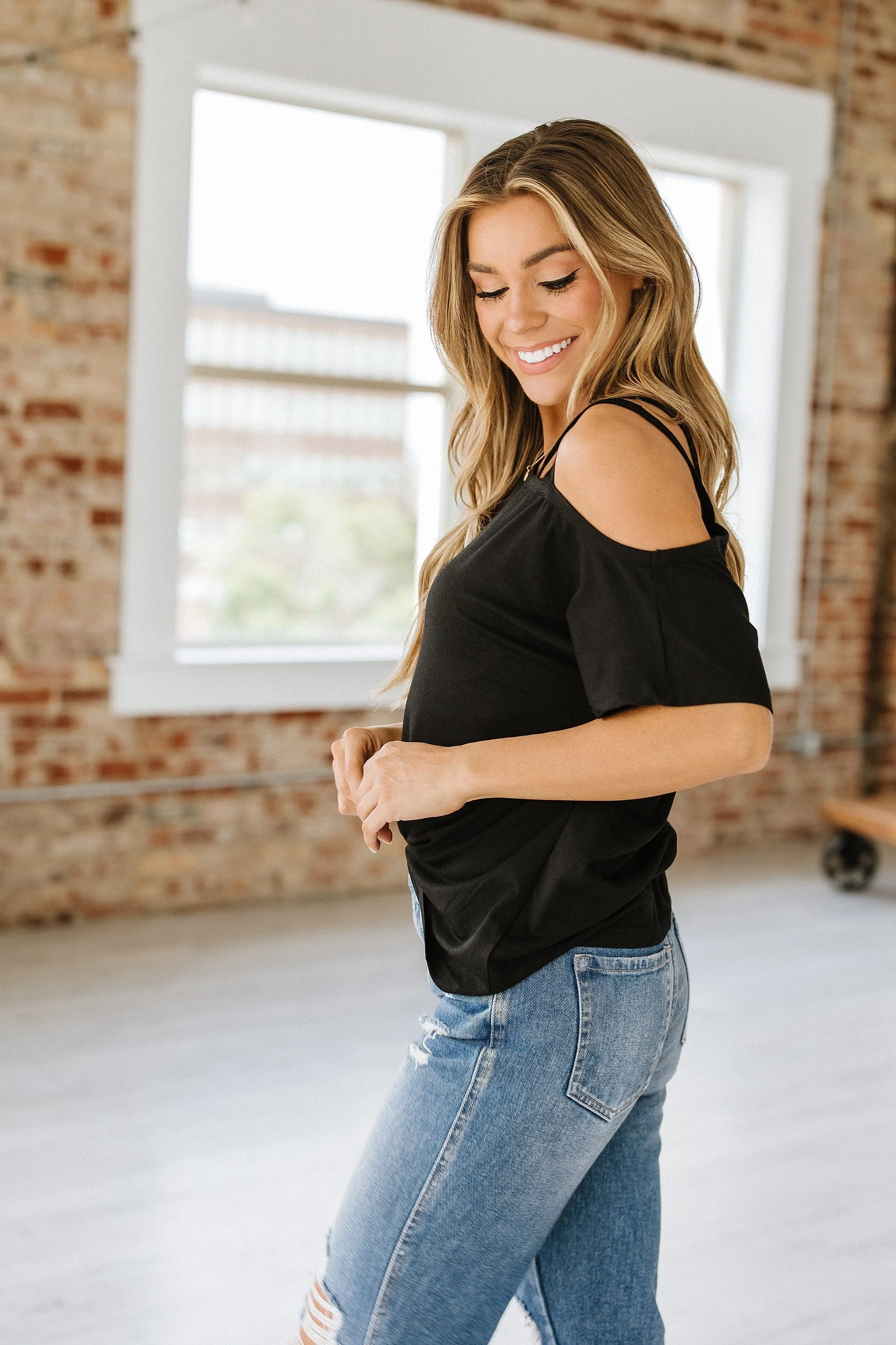 Amara Crisscross Shoulder Tee | DROPSHIP